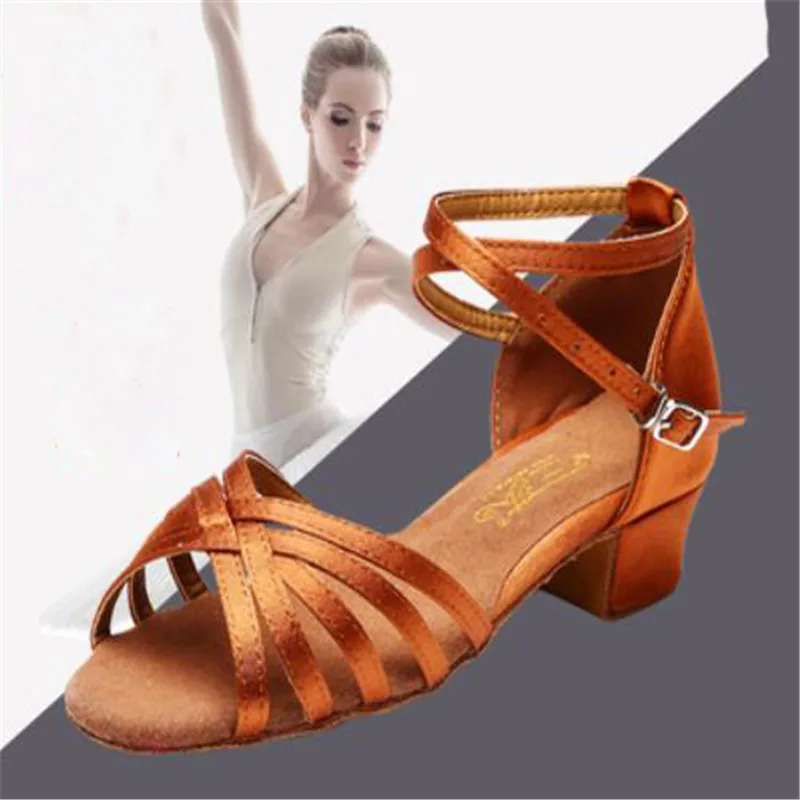 Детские танцевальные туфли для девочек профессиональные на низком каблуке 3 5 см