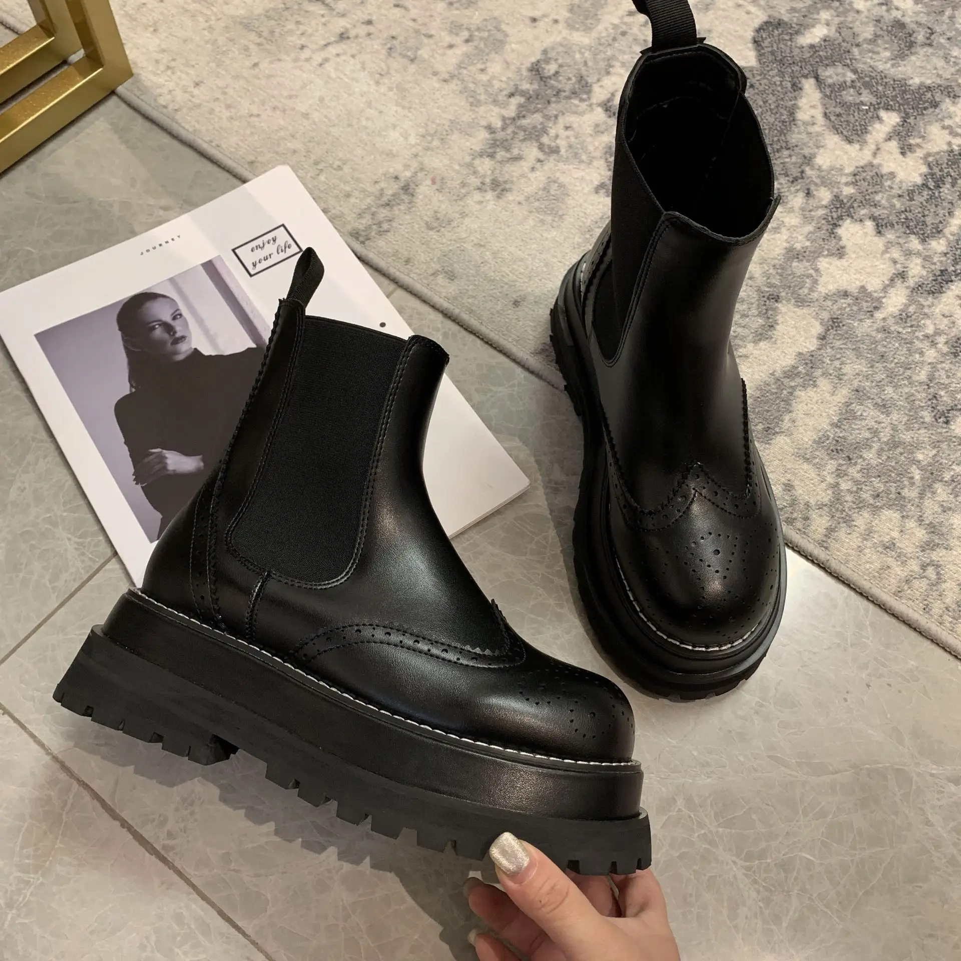 

High combination bottom net red model factory 2020 new Chelsea thick soled leather boots