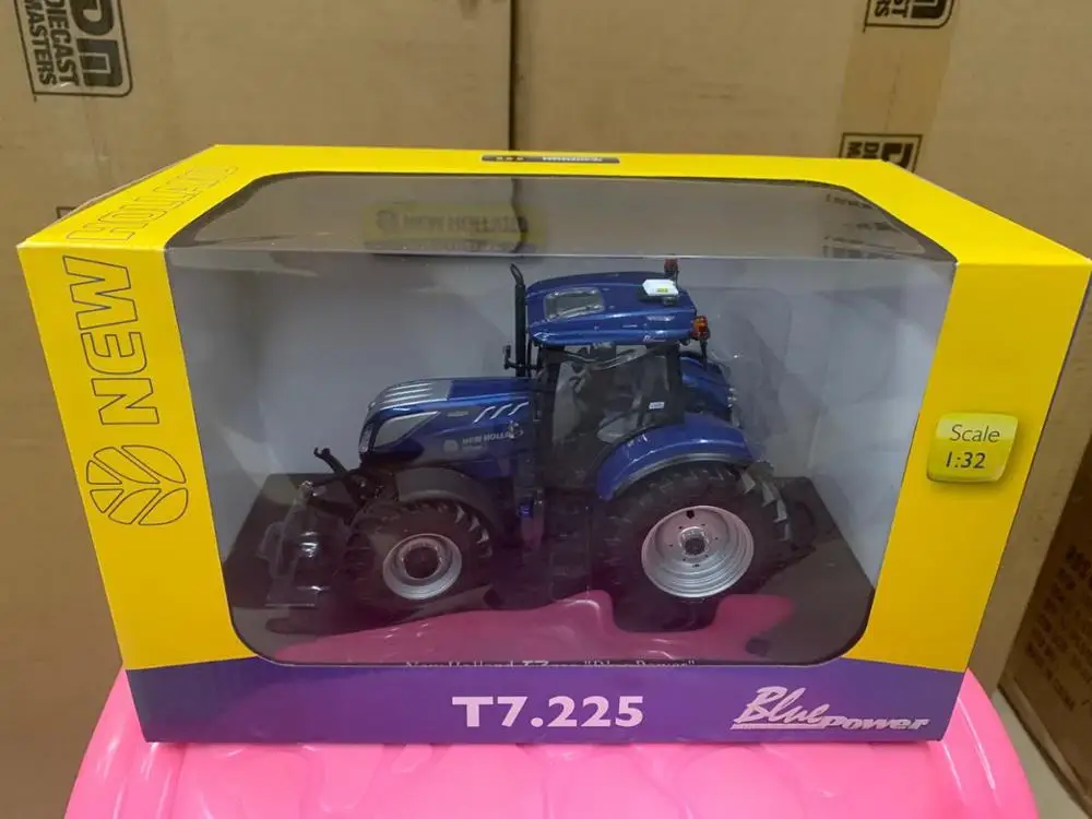 Универсальная модель трактора 1/32 New Holland Blue Power T7.225 2016 UH4976 |