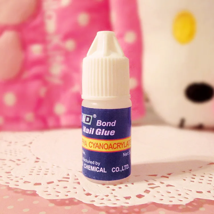 Маникюрные инструменты в маникюрном магазине профессиональный клей для