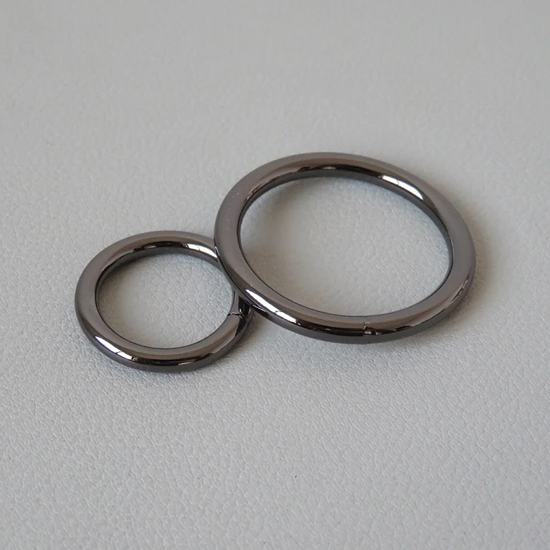 Пистолет черный металлический-хомут с круглым воротником для мальчиков и