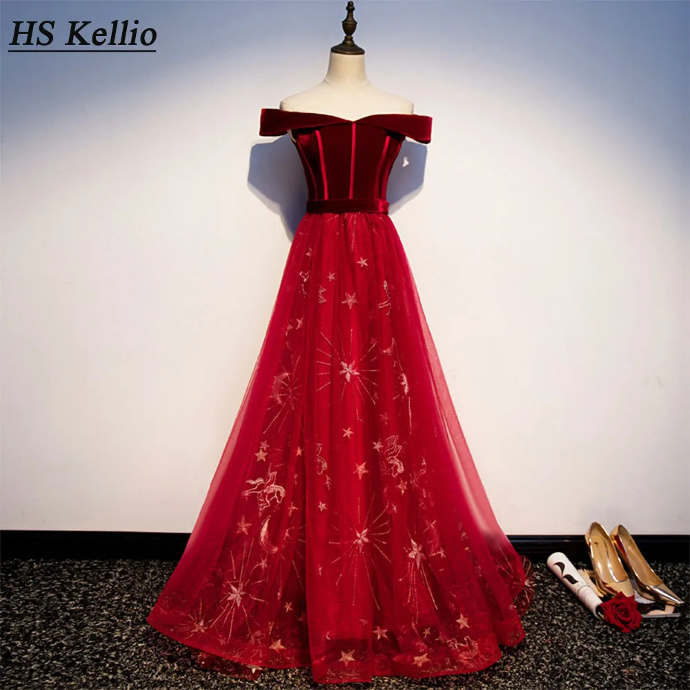 Вечернее платье в пол с открытыми плечами|Платья знаменитостей| |