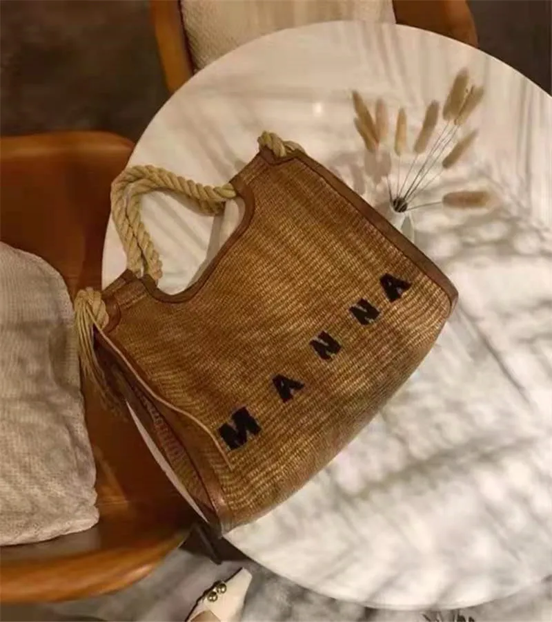 

2020 red monogrammed Straw shoulder underarm bag handbag holiday knit bag
