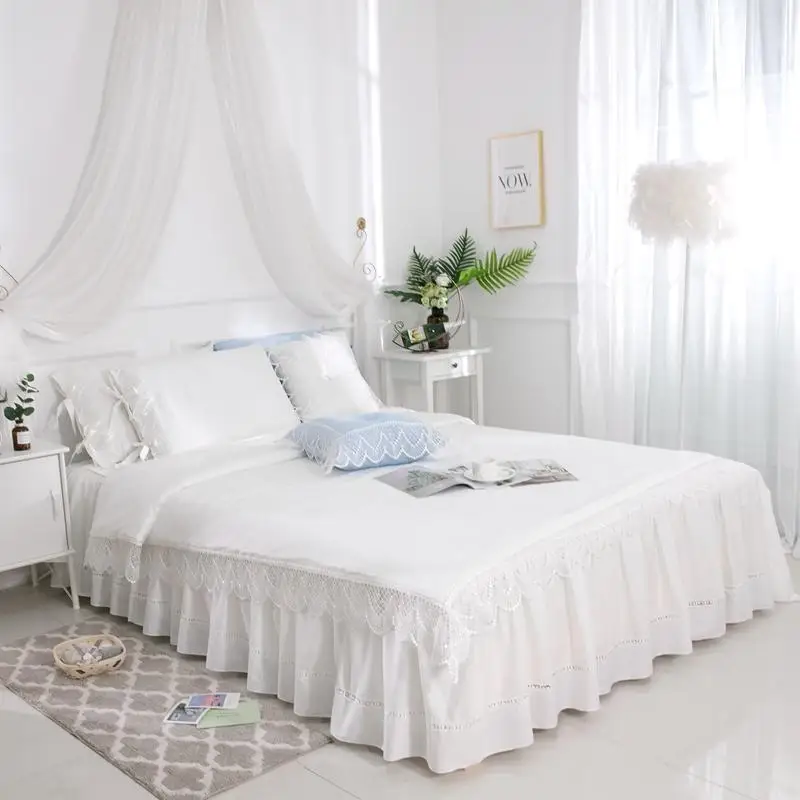 Роскошный кружевной комплект постельного белья с оборками двуспальный белого и