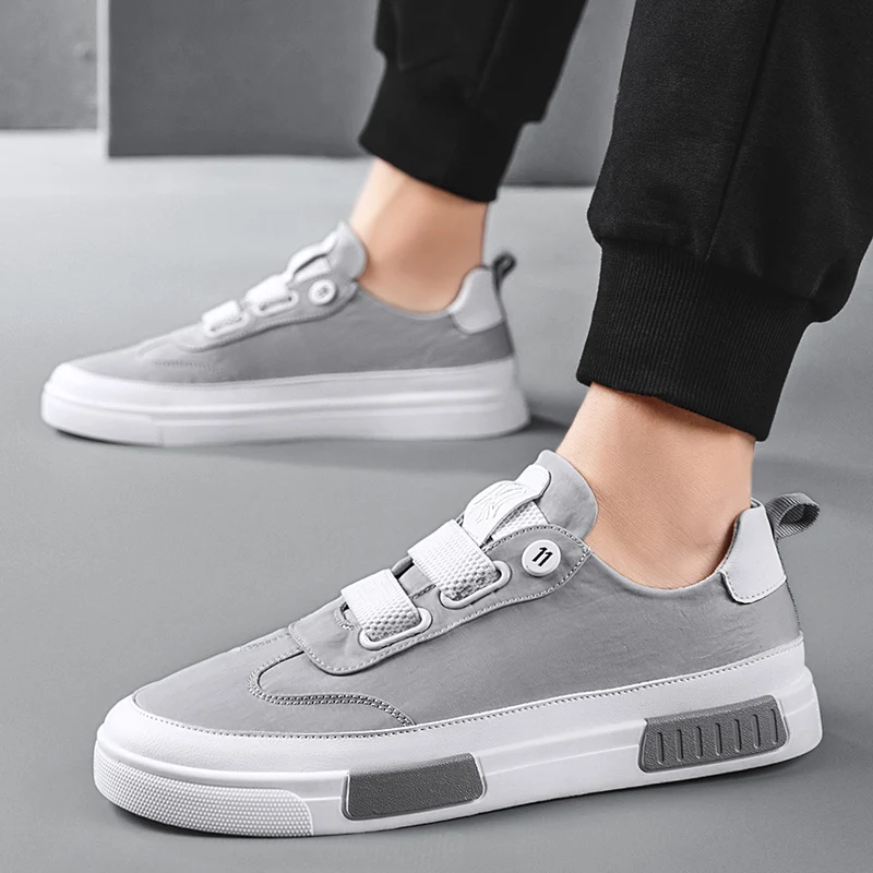 Men's Skateboarding Shoes High Top Sneakers Breathable Canvas Sports Shoes Students Shoes Street Walking Shoes Chaussure Homme