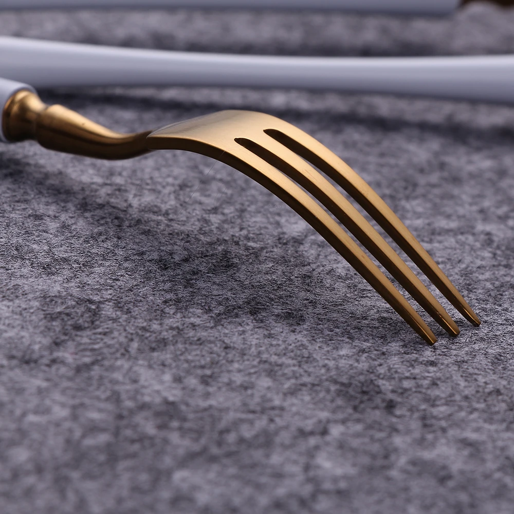 

5Pcs Matte White Gold Cutlery Set Dinnenrware Set Stainless Steel Flatware Dinner Knife Fork Spoon Fruitfork for Home Cutlery