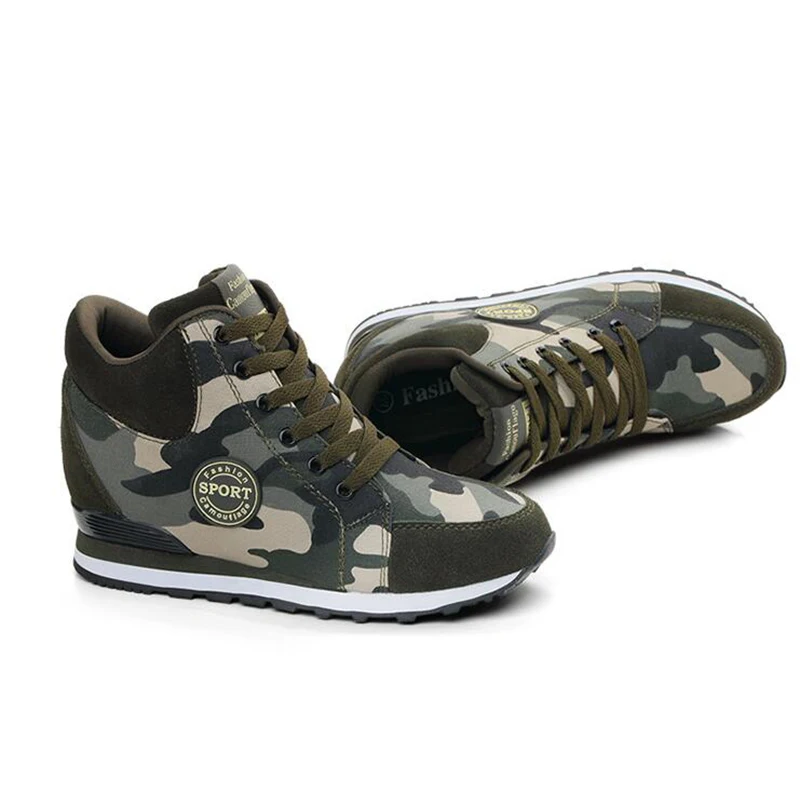 Высокие женские кроссовки из кожи и холста увеличивающие рост зимние