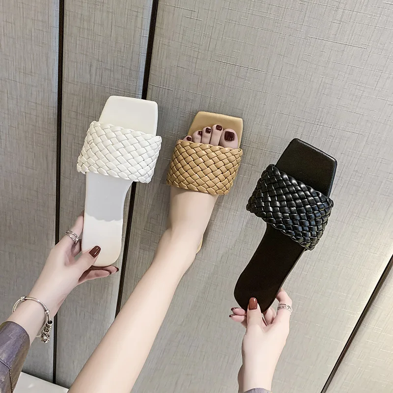 

2021 New Women's Slippers Fashion One Word Woven Belt Light Women's Flat Sandals Outdoor Antiskid Beach Sandals Comfortable