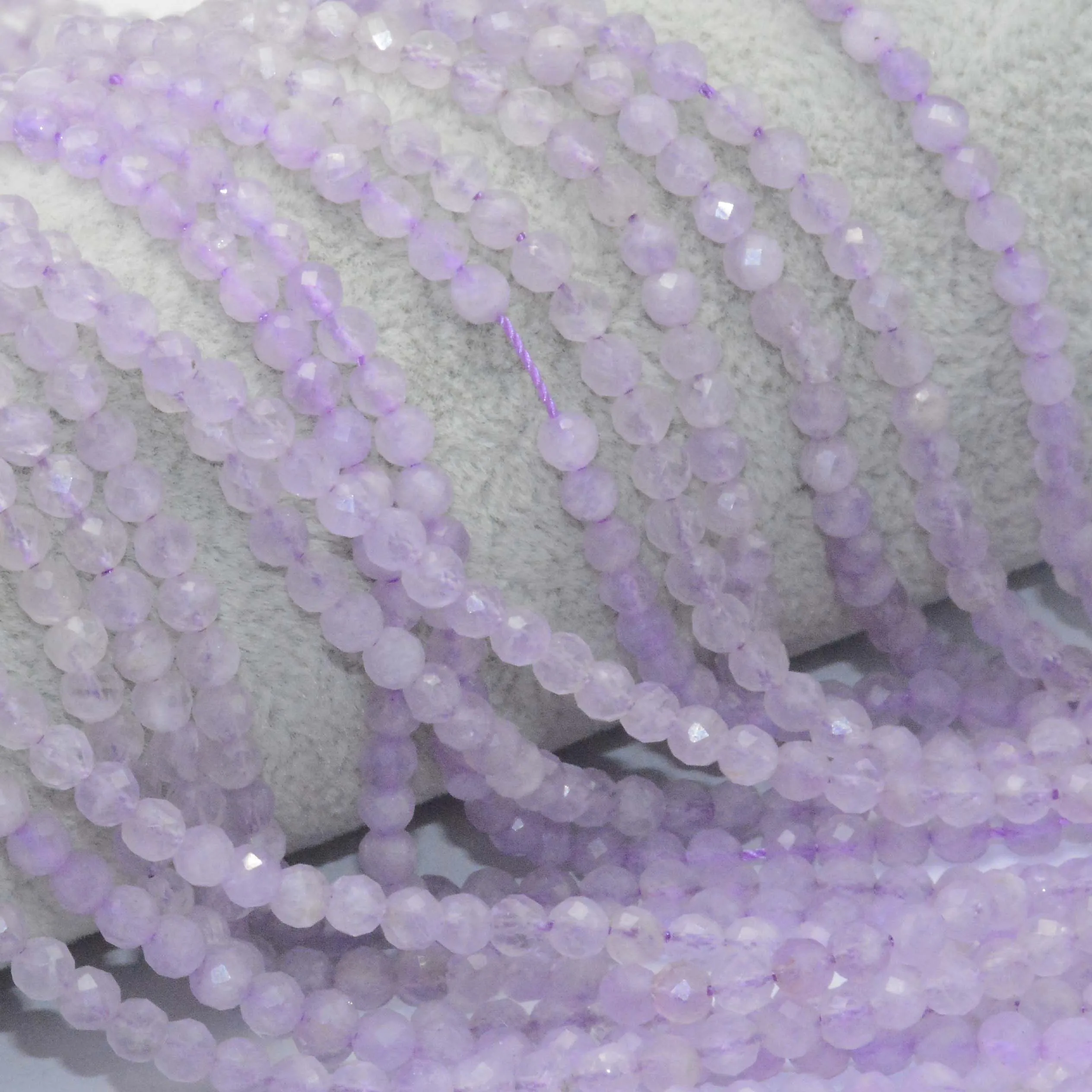Граненые круглые бусины из натурального лавандового аметиста 4 мм | Украшения и