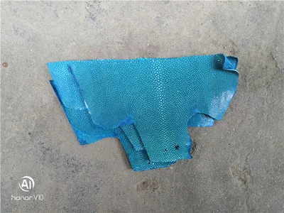 Красочные подлинные ската натуральный manmanta Ray рыбьей кожи штук для DIY кожа ремесленные часы ремень нож ручка материал 1,5 мм - Color: Lake Blue