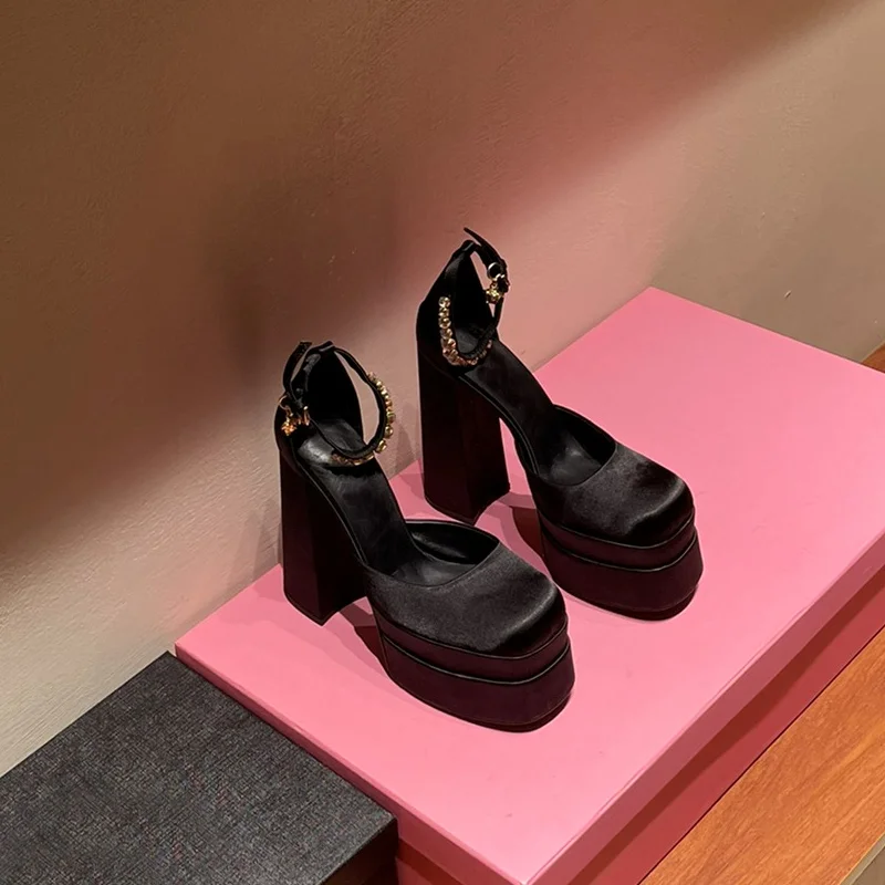 

2022The most fashionable Italian starbags women's shoes 15.5cm high heel, pointed rivet, metallic paint top sheepskin, with box