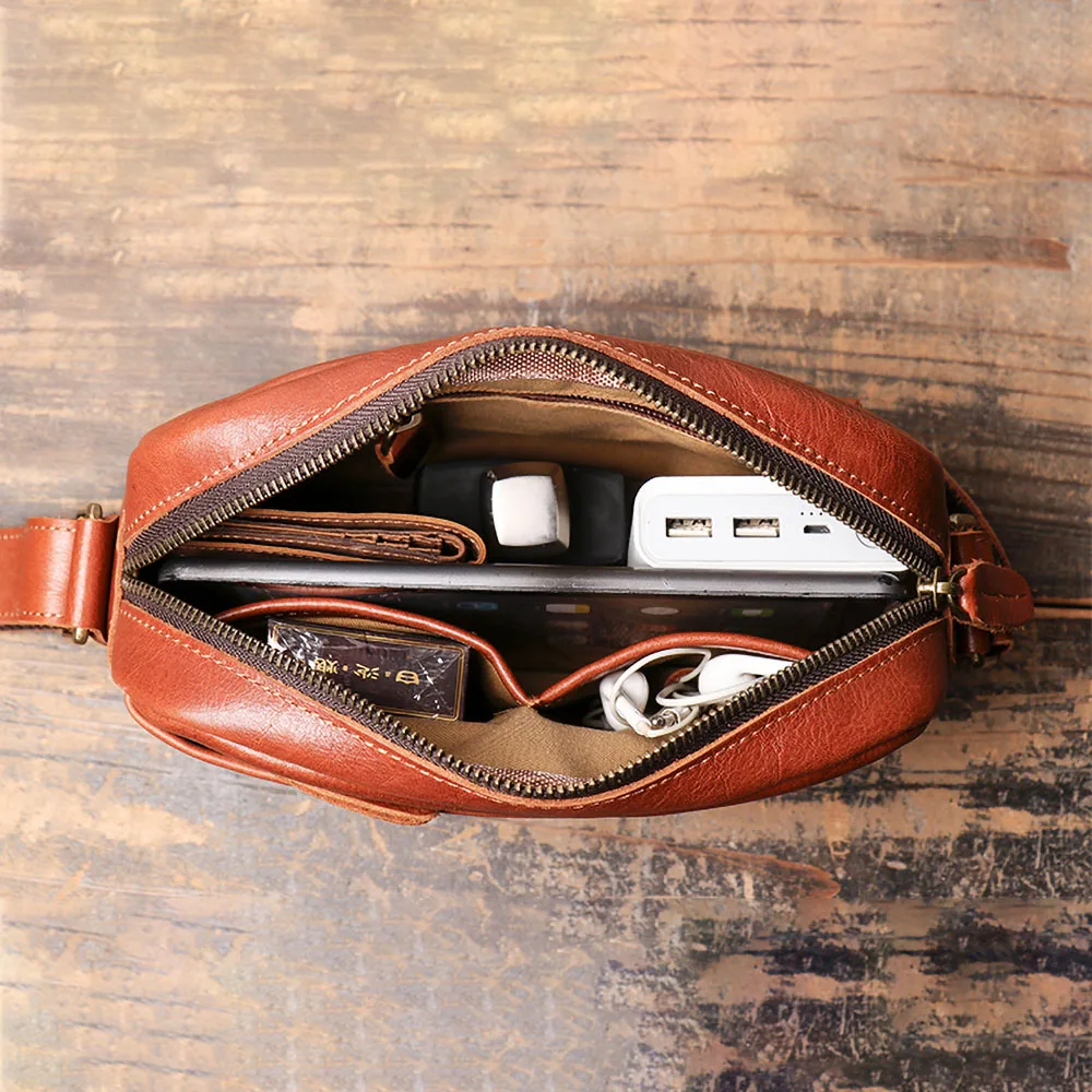 

ZRCX Men First Layer Of Leather Messenger Bag Leather Shoulder Bag Retro Minimalist Trend Small Satchel Bag For 7.9-Inch iPAD