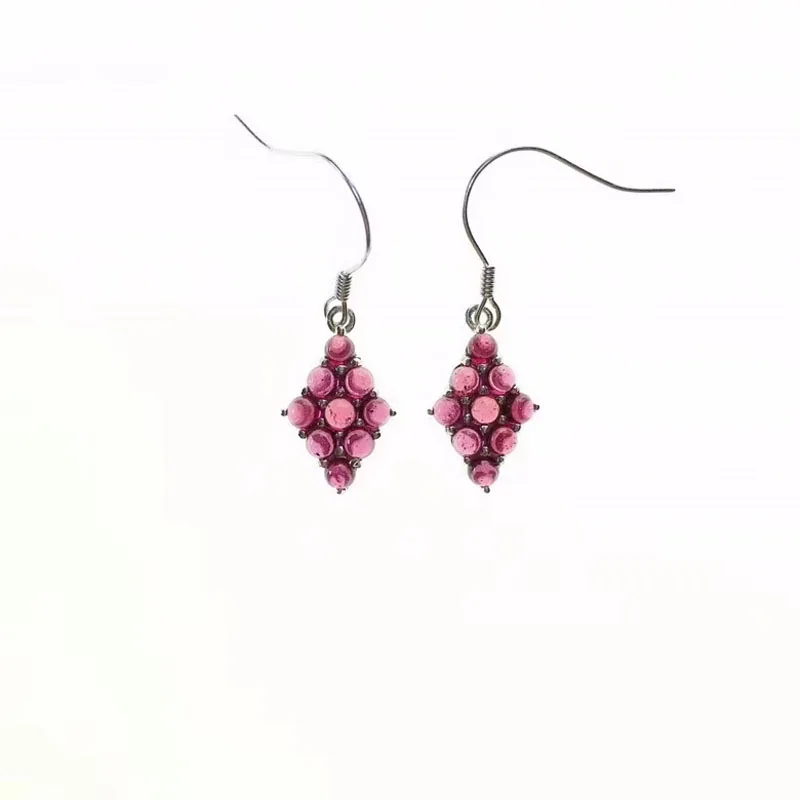 

Серьги женские из натурального магния, алюминия и граната S925