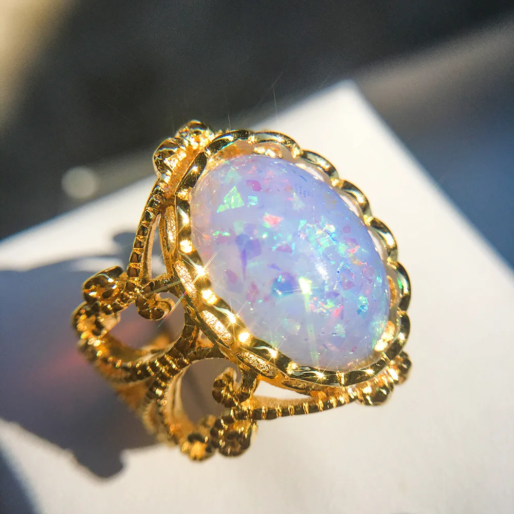 Женские кольца с розовым/голубым/белым опалом золотого цвета в стиле ретро