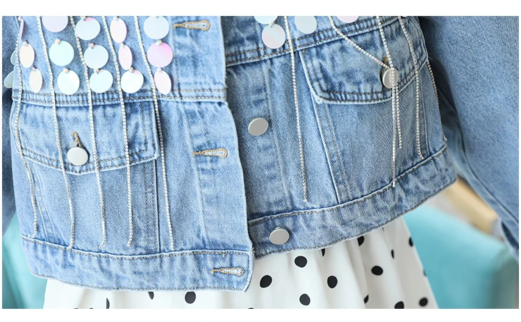 Куртка женская джинсовая с длинным рукавом блестками и кисточками весна 2021 |