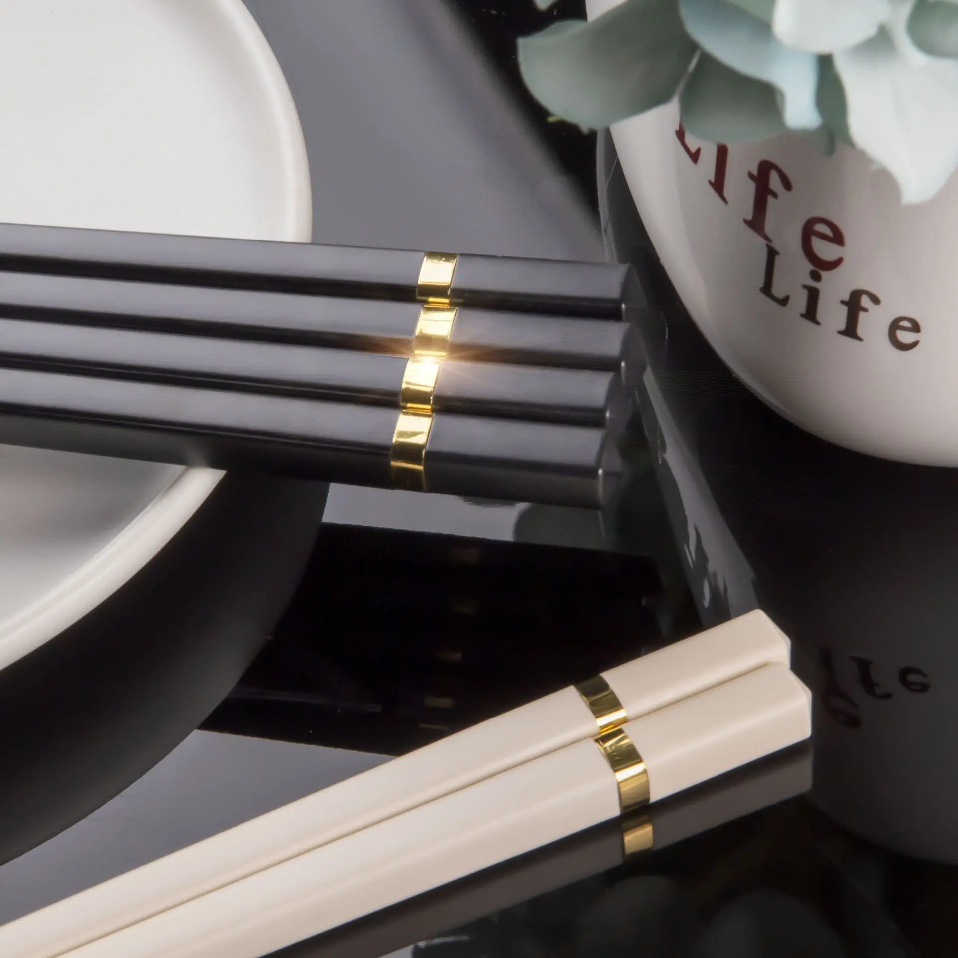 

Креативные простые палочки для еды, устойчивые к высоким температурам, стандартные китайские палочки для еды, металлические палочки для ед...