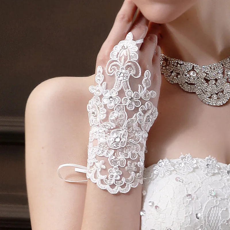 

Hot Sale High Quality Write Fingerless Short Paragraph Elegant Rhinestone Bridal Wedding Gloves Wholesale HO1408