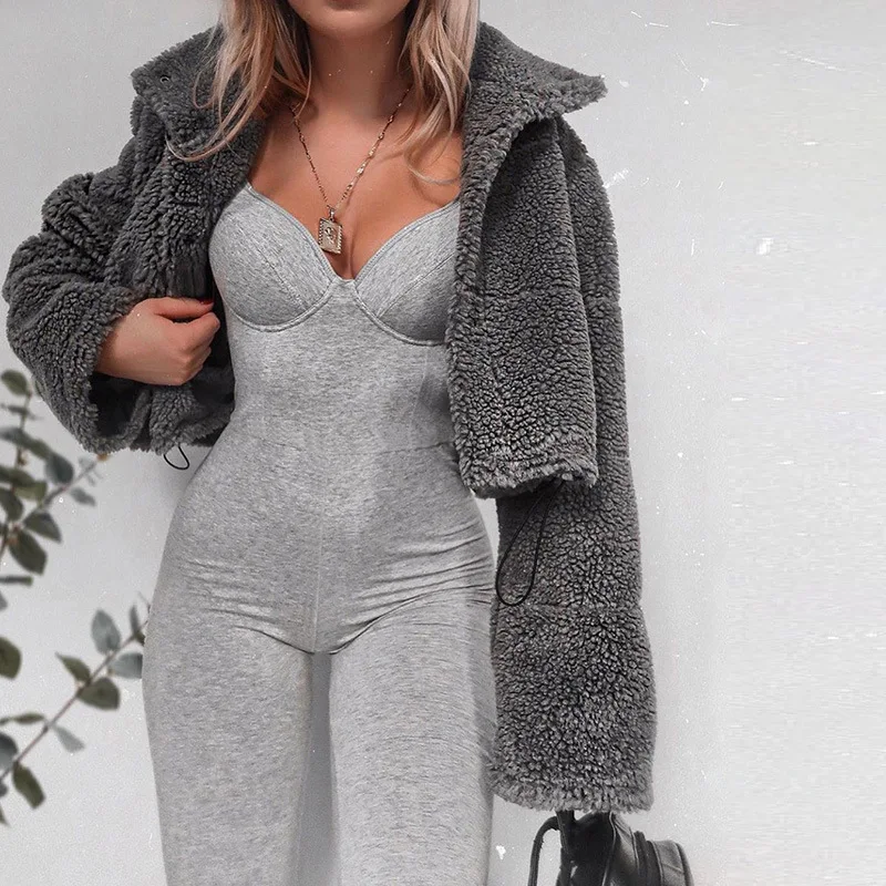 Женский комбинезон без рукавов однотонный черный или серый на бретельках с