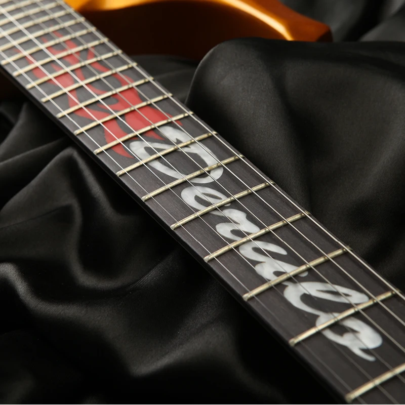 Деруло - Электрогитара высокого качества, пламенная форма, OEM-модель, матово-черного цвета, желтая, красная, синяя, заводская цена.