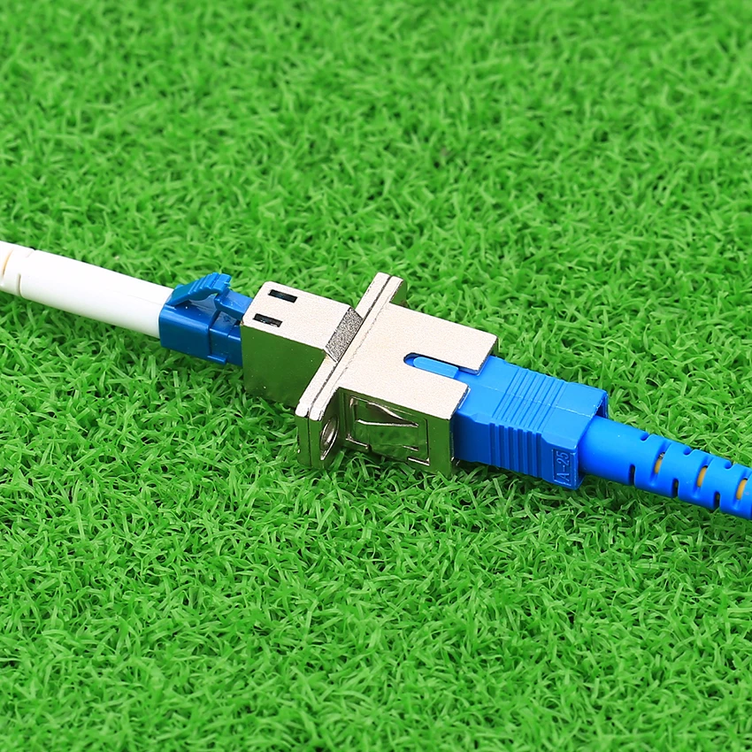 Оптоволоконный адаптер SC/UPC (Гнездовой) к LC/UPC Гибридный конвертер SM 9/125