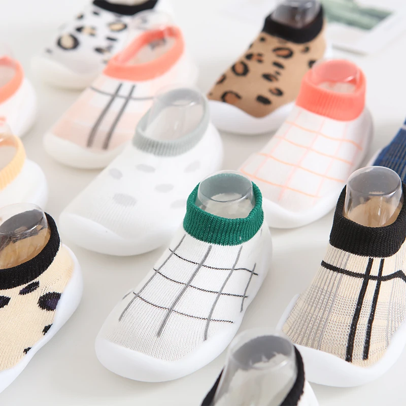 Одежда для маленьких мальчиков аксессуары обувь первых шагов детская модная