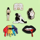 Черно-белые влюбленные поцелуй металлическая брошь с эмалью объятия Скелет Сексуальные губы значок булавка женский шарм Модная бижутерия подарок друзьям