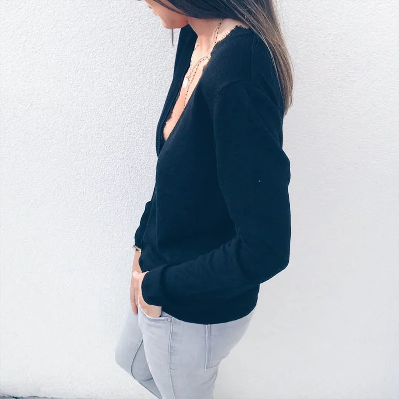 Кардиган женский трикотажный с V-образным вырезом и карманами |