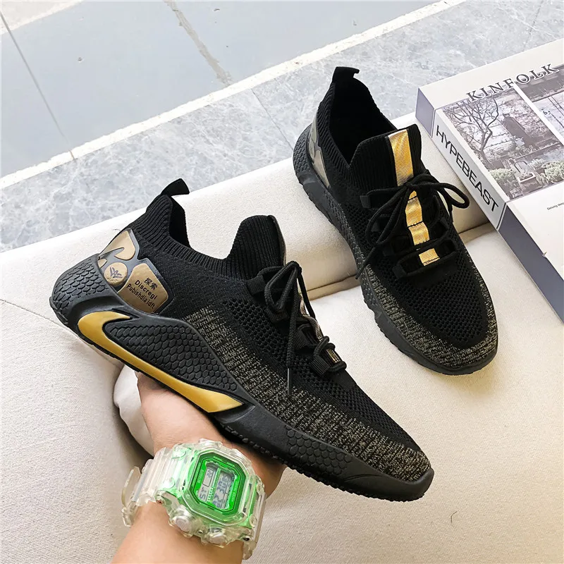 Мужские кроссовки легкие дышащие из сетчатого материала черного/золотого цвета