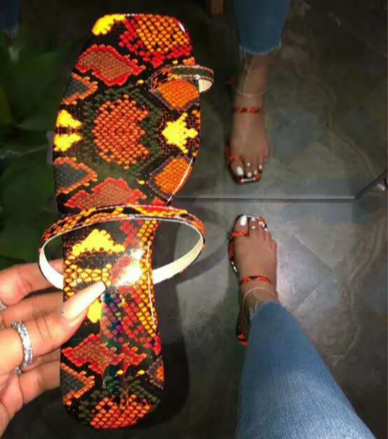 

2020 Summer Flat Bottom Non-slip Flip Flop Spring Women Yellow Snake Toe Ring Sandals Outdoor Wild Beige Slides Beach Slippers