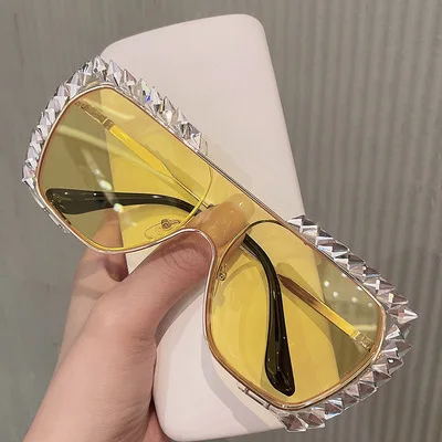 

New European and American diamond-encrusted square sunglasses retro conjoined men and women driving fashion sunglasses