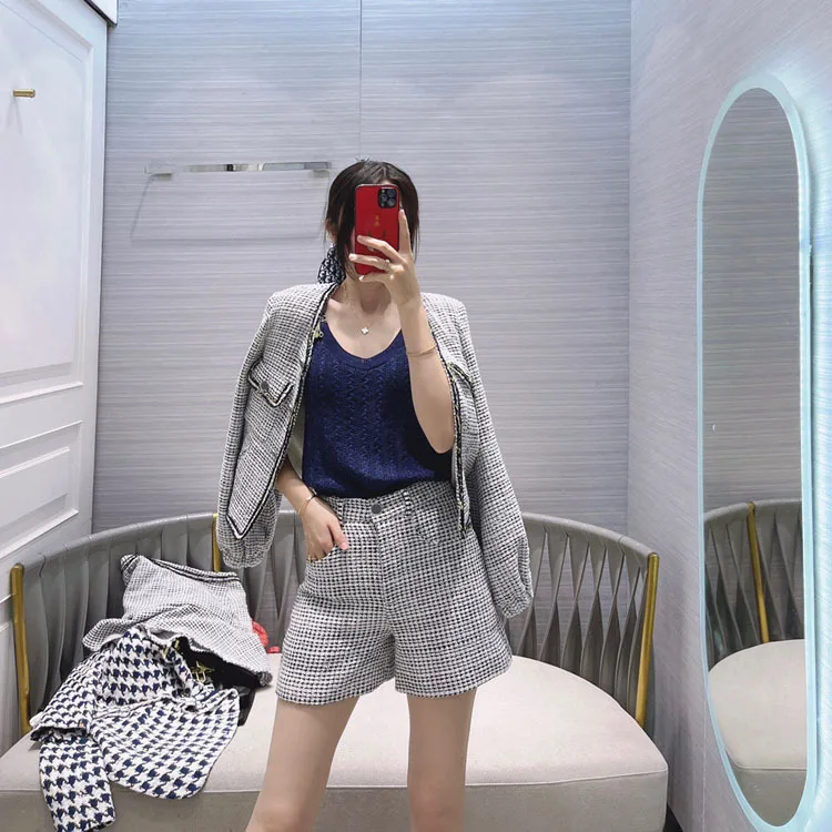 2021 Spring/Summer women's new style style famous commute woven black and white plaid straight shorts