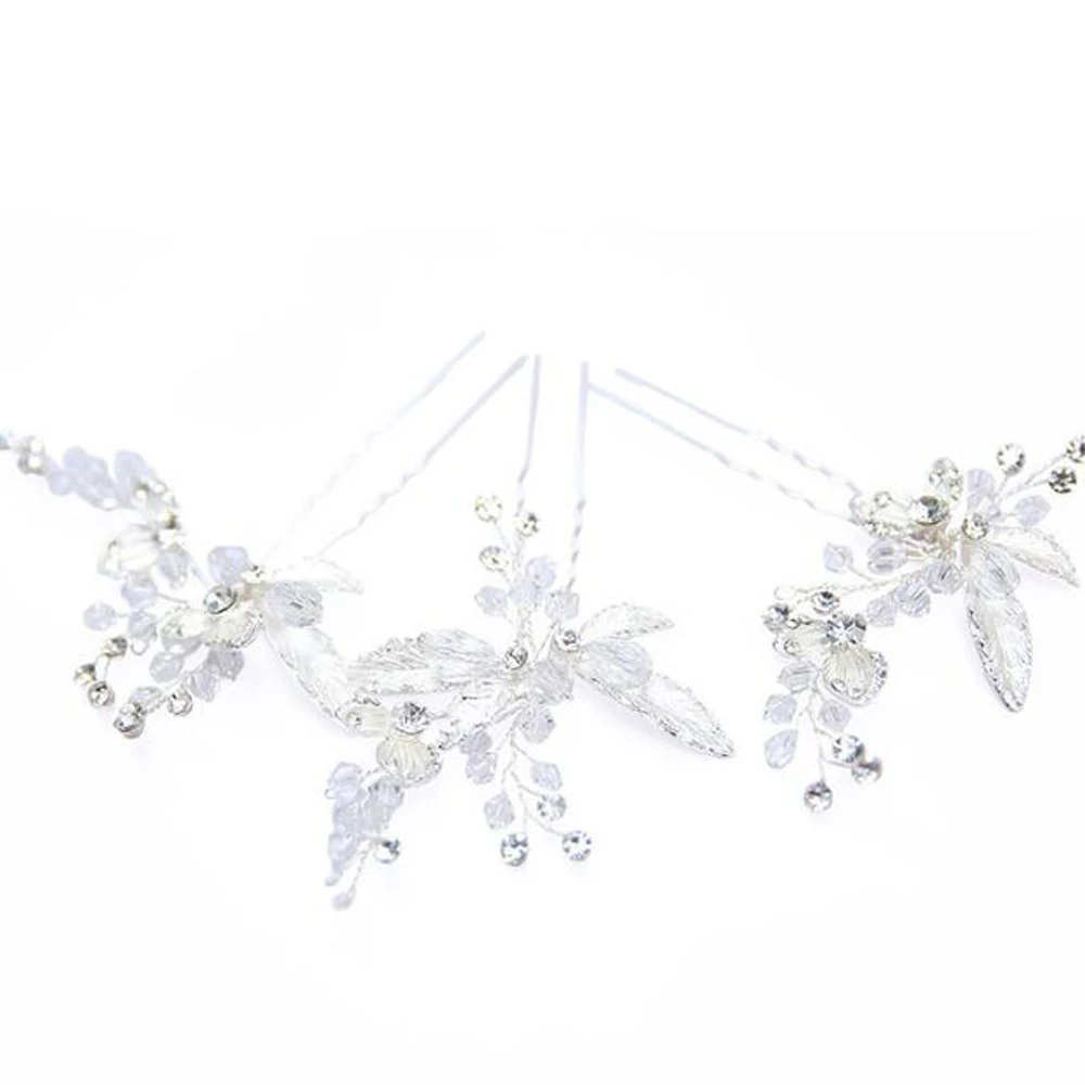 Невесты или подружки невесты с украшениями в виде серебристых кристаллов Стразы