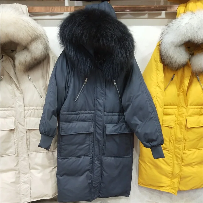 Женское пальто на утином пуху с большим капюшоном из меха енота женская зимняя