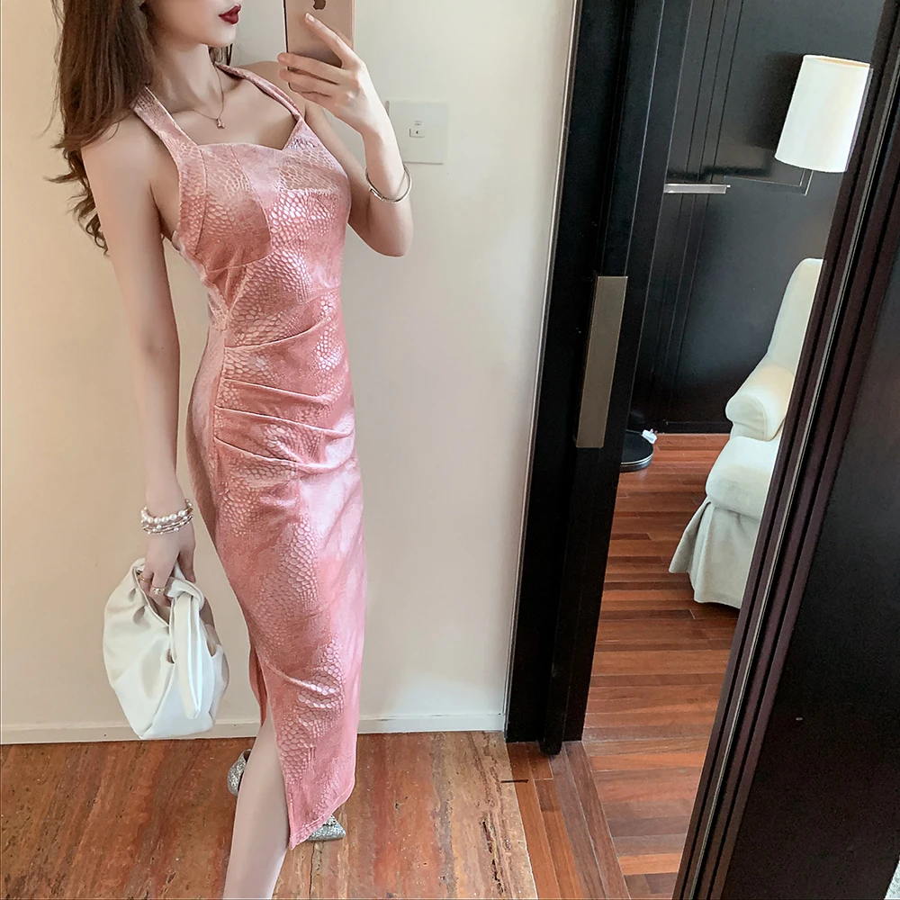 

Real shot of 2020 new autumn and winter gold velvet process ironing medium length celebrity split dress