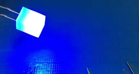 

Through Hole Rectangular 557 5x5x7mm Blue/White/Orange Diffused Light Beads, Dip LED Diode