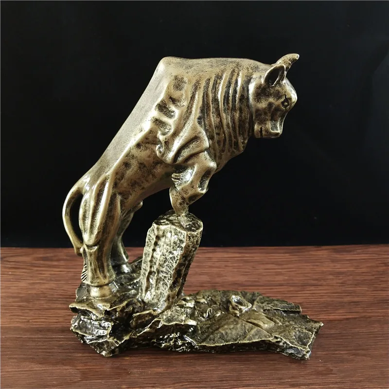 

Bronze Bull Statue Ornament Mascot Resin Wall Street Cattle Sculpture Statue Charging Stock Market Home Office Decoration Gifts