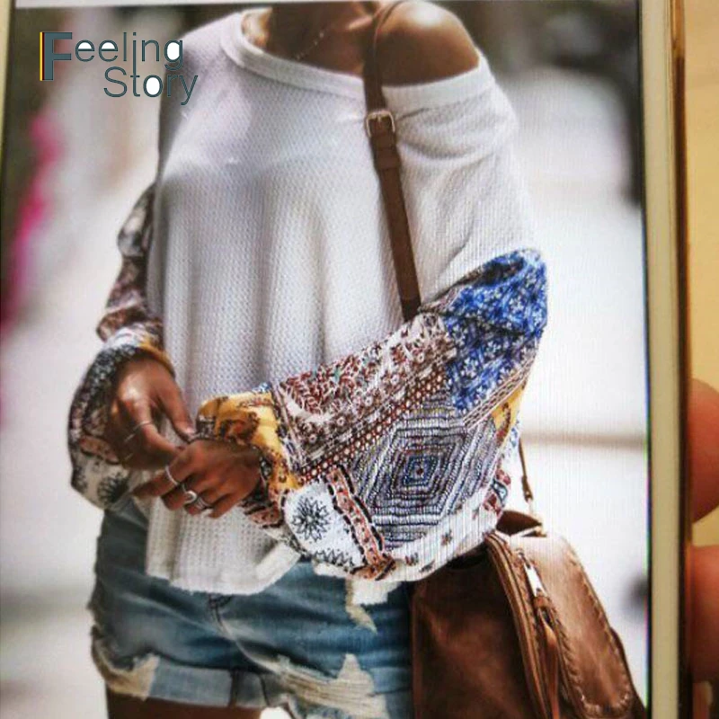Женская трикотажная блузка с открытыми плечами Boho белая разноцветная Свободная