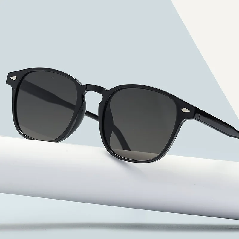 

Цветные солнцезащитные очки с морскими линзами