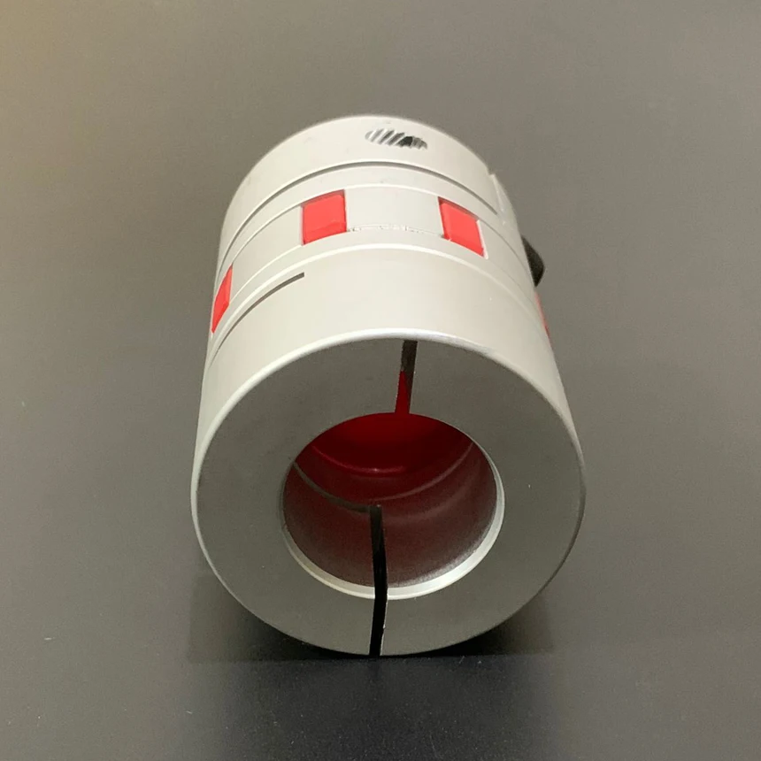 Сцепление гибкий пламенный шпон с зубцами для вала мотора диаметром 55 мм и длиной 66 мм с отверстием под валы диаметром 10 мм, 15 мм, 16 мм, 20 мм, 25 мм, 29 мм и 30 мм до 32 мм.