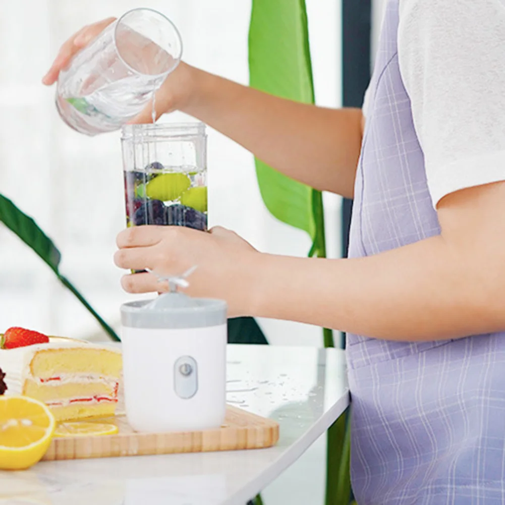 

USB Small Mini Portable Single Individual Fruit Juicer Mixer Rechargeable Electric Juicer DC156