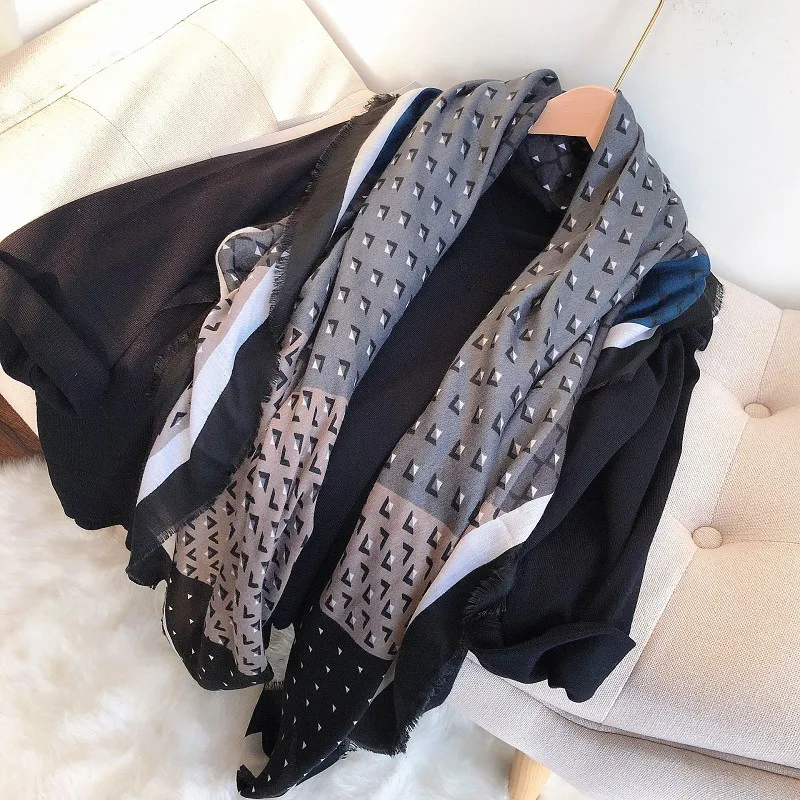 2019 Autumn Cotton Geometry Print Fringe Bandana Scarves Shawls Triangles Pattern Square Muffler Hijab Wrap10pcs/LOT Wholesale |