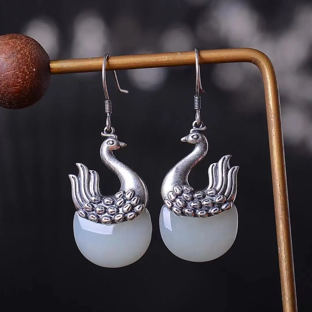 

Серьги из натурального серебра 925 пробы с инкрустацией в виде лебедя из гетянийского нефрита