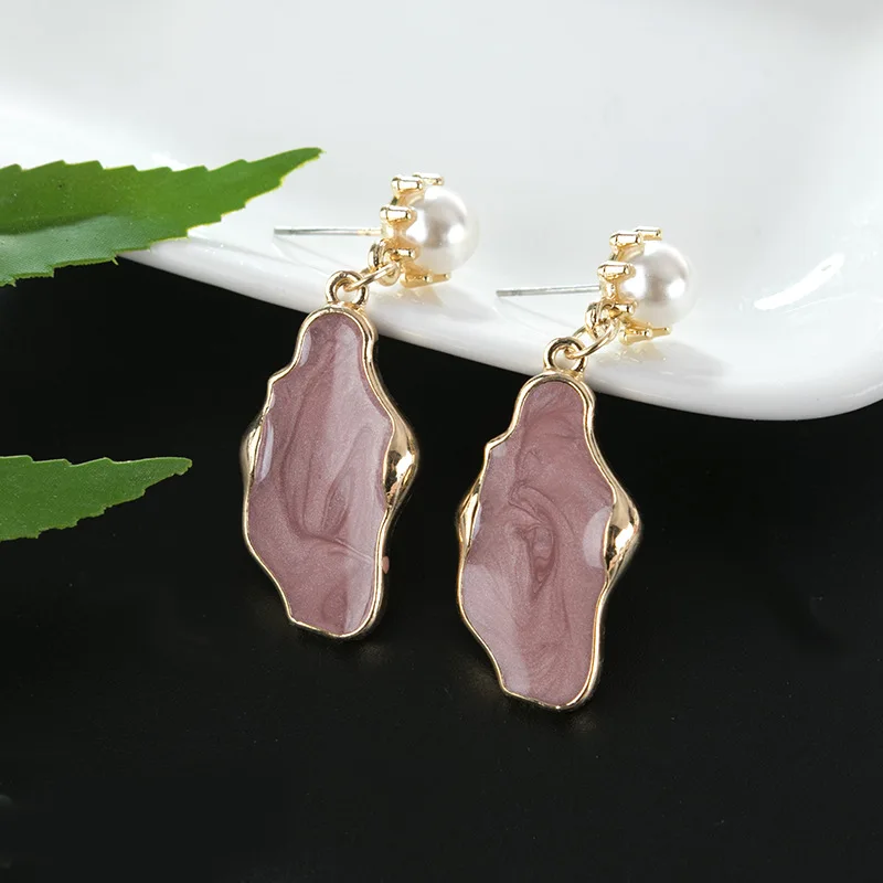 На новые модные тенденции металла серьги гвоздики в виде геометрических фигур