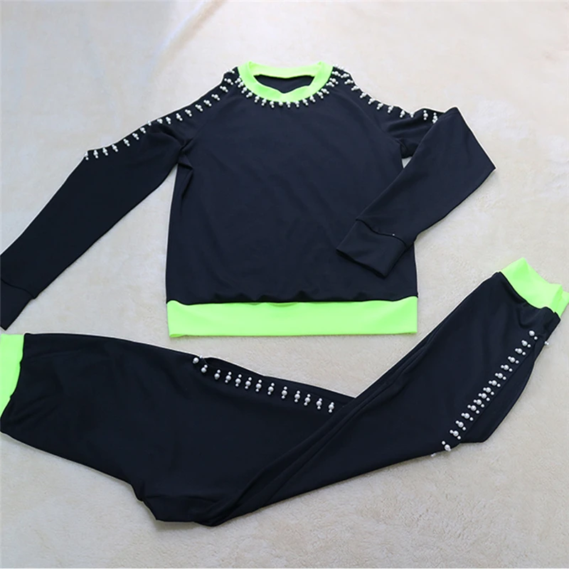 

Two Piece Set Women Off Shoulder Long Sleeve Tops and Pants Hollow Out Side Stripe Pearls Tracksuit Set Wholesale Dropshipping