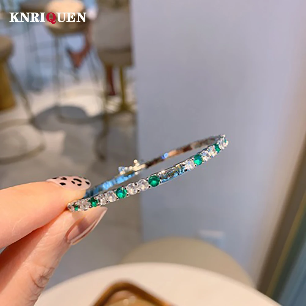 Женский браслет с изумрудом