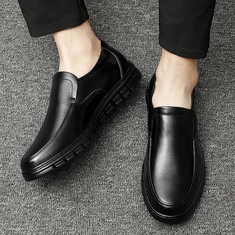 

Leather Men Shoes slip on breathable Soft Moccasins Loafers Soft Anti-slip Rubber Fashion Brand outdoor Men Flats Driving Shoes