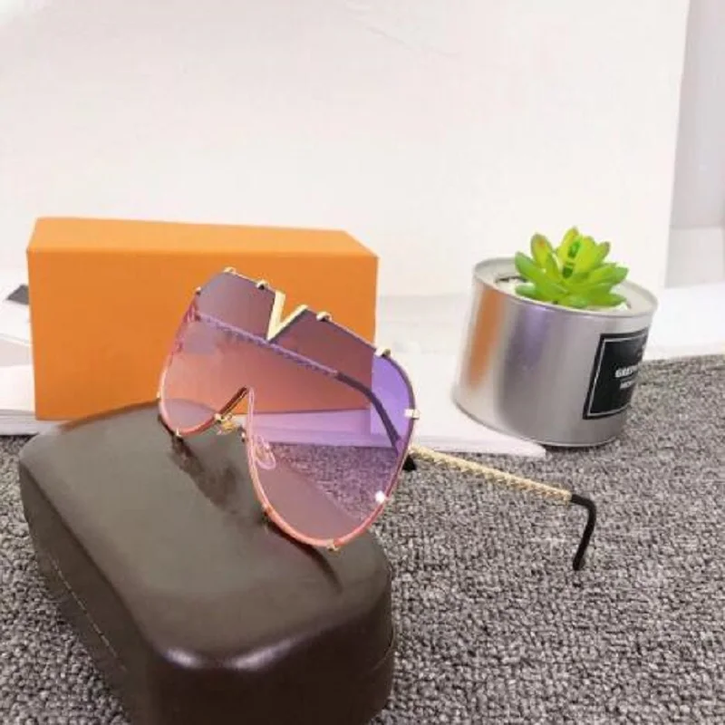 

New 2021 Sunglasses Luxury Fashion for Women Men Beautiful Charm Square Brand Design Sun Glasses Retro male iron