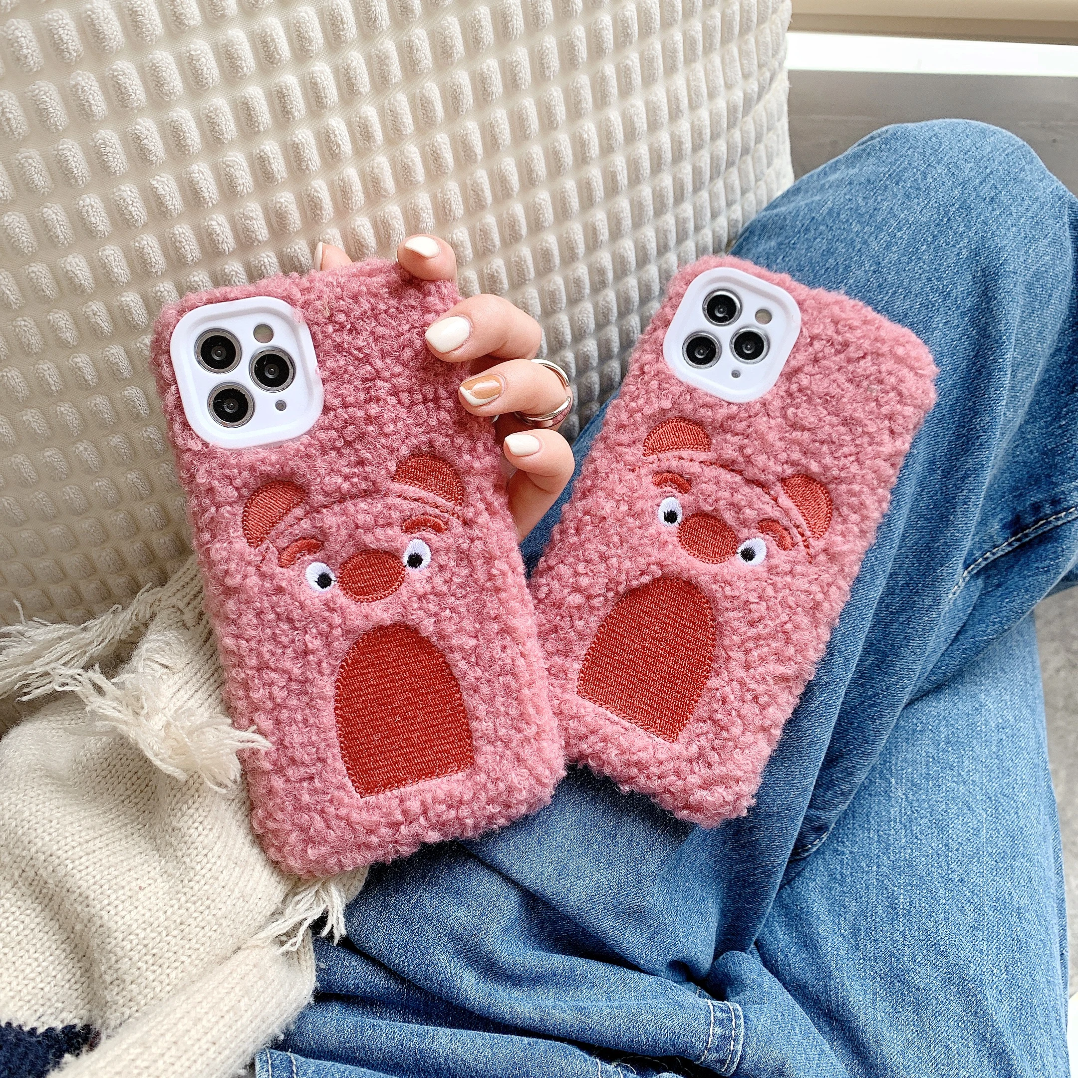 

Plush strawberry bear is suitable for iphone11ProMax mobile phone case 7/8plus x xsmax xr protective cover