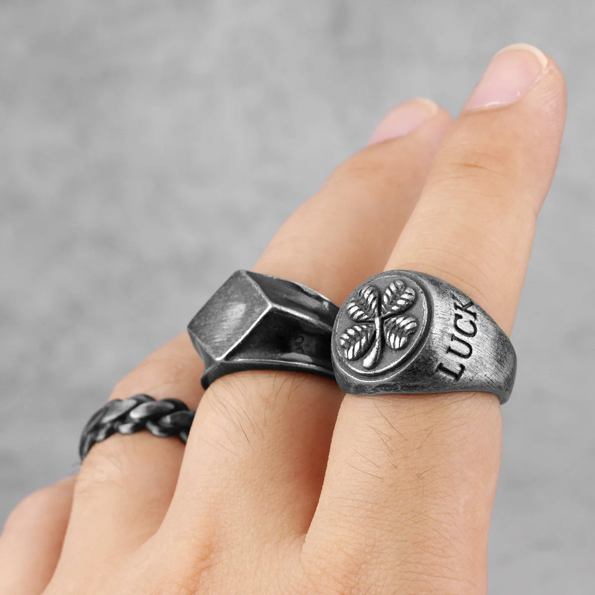 Фото Good Luck Four Leaf Clover Retro Old Black Stainless Steel Mens Rings for Women Male Boy Biker Jewelry Creativity Gift Wholesale №4