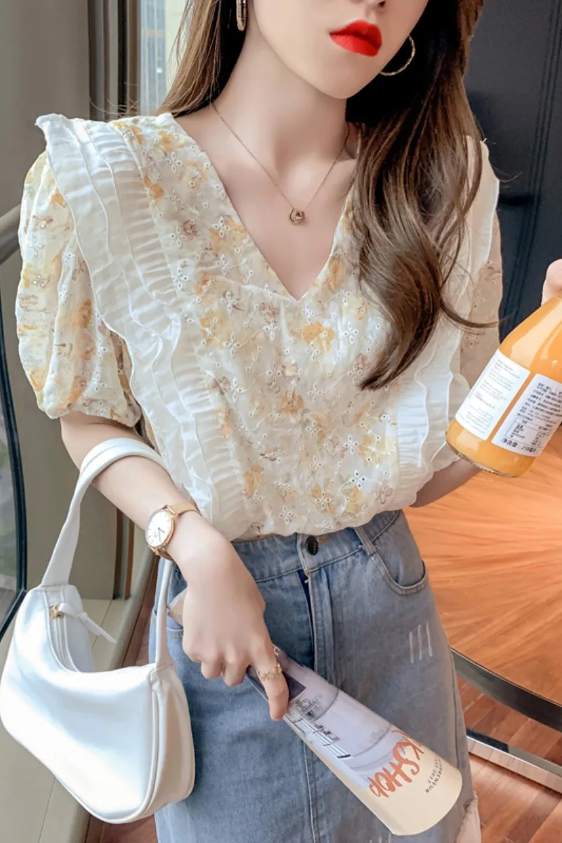 

2021 summer new style Korean lace floral blouse T-shirt women's V-neck short-sleeved shirt chiffon shirt women